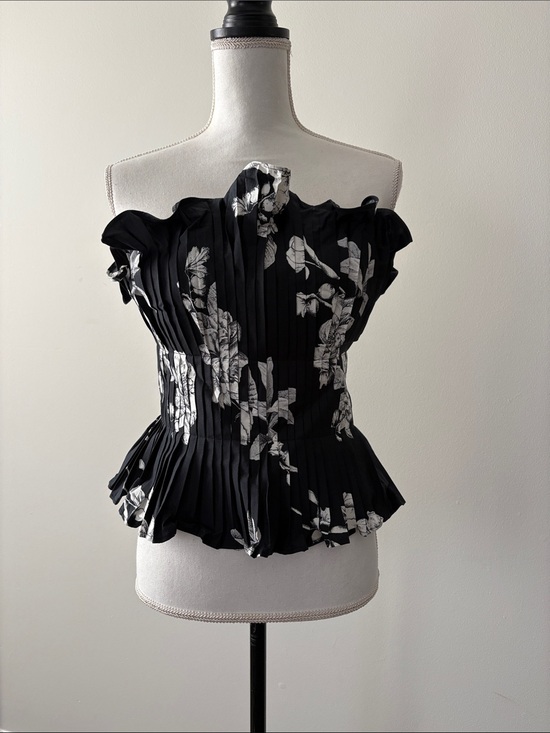 White House Black Market Tops - White House Black Market Black and White Floral Pleated Camisole
